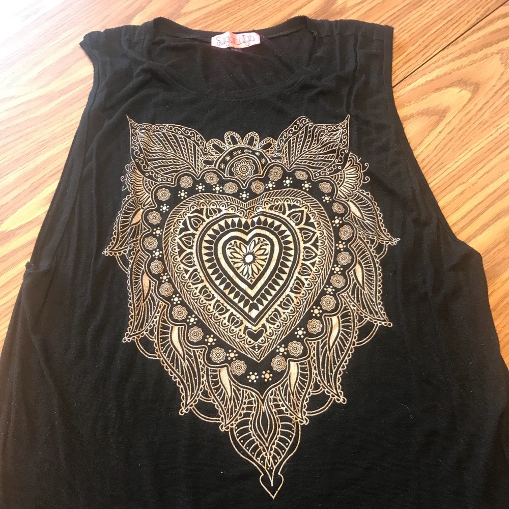 Black muscle cut shirt